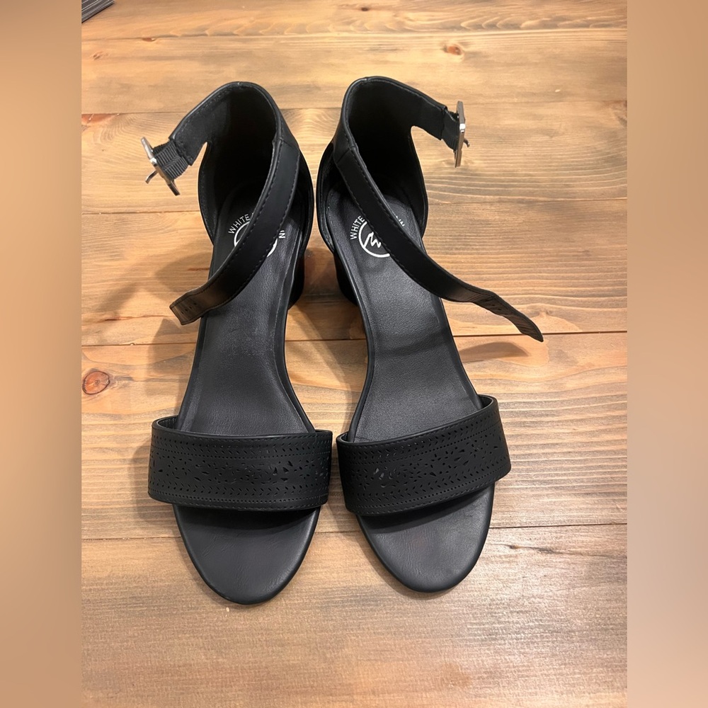 White Mountain EILEEN BLOCK HEELS IN BLACK. Size 8W. Used once.